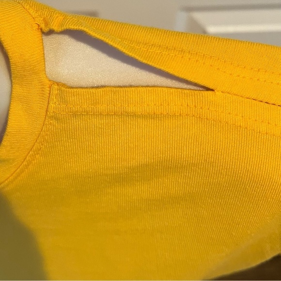 MONROW  Gold Crewneck‎ Short Sleeve Shoulder Cuts Tee Shirt Women’s Small NWOT - Picture 3 of 8